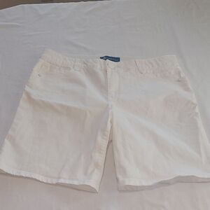Democracy Crisp White Shorts.Elastic Band Around The Waist For Comfort .Size 12